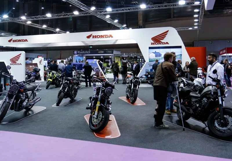 Wie kann ich das Programmheft für die spanische Motorradmesse 2027 erhalten?