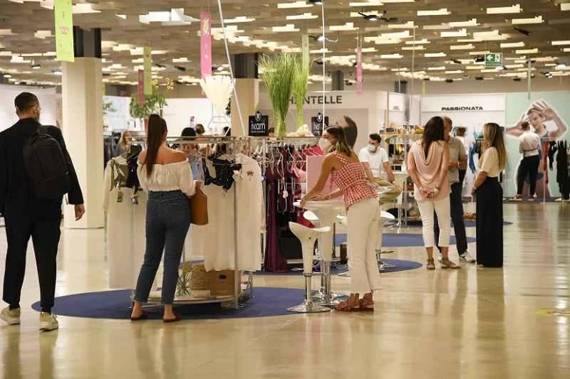 Wie man Tickets für die italienische Bademodenmesse 2026 kauft